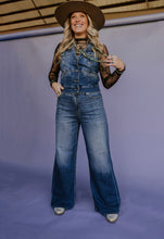 Load image into Gallery viewer, the 'show ring' jeans
