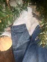 Load image into Gallery viewer, the 'show ring' jeans
