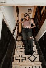 Load image into Gallery viewer, the 'mom but trendy' jeans
