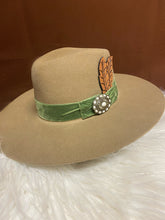 Load image into Gallery viewer, Charlie 1 Horse 'Hippie' hat
