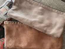 Load image into Gallery viewer, the 'hen' clutch
