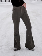 Load image into Gallery viewer, the 'vibe' flares
