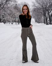 Load image into Gallery viewer, the 'vibe' flares
