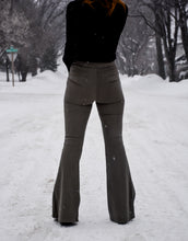 Load image into Gallery viewer, the 'vibe' flares
