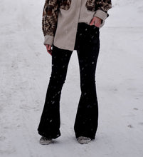 Load image into Gallery viewer, the 'vibe' flares
